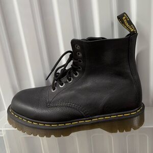 NEW Dr.Martens 1460 Pascal Boots - Black Tumbled Leather - NEVER WORN